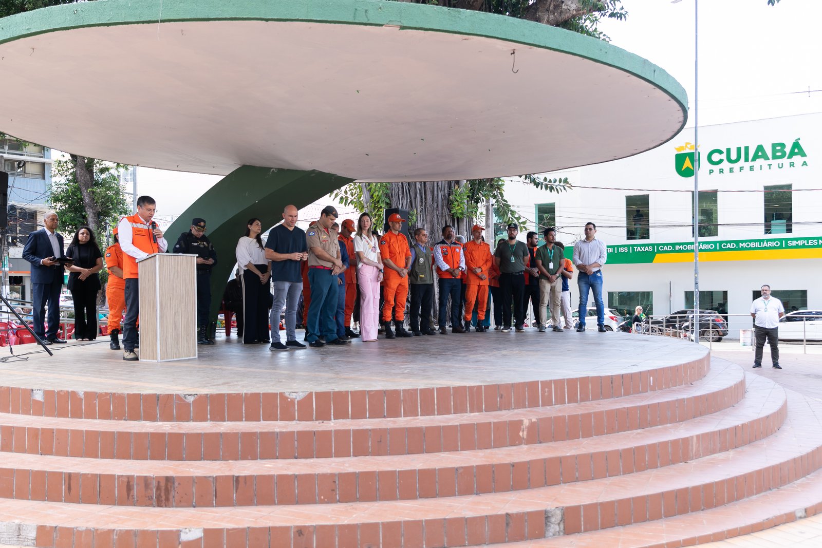 cuiaba corpo bombeiros lancam
